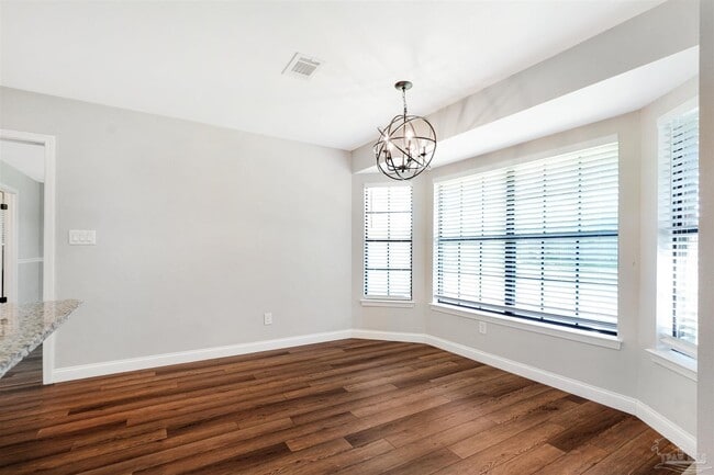 Photo - 323 Twisted Oak Dr