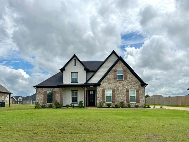 Building Photo - Now Leasing a 5-Bedroom 3 Bath Home in Olive Branch, MS Zoned for Great Schools-DeSoto Central.