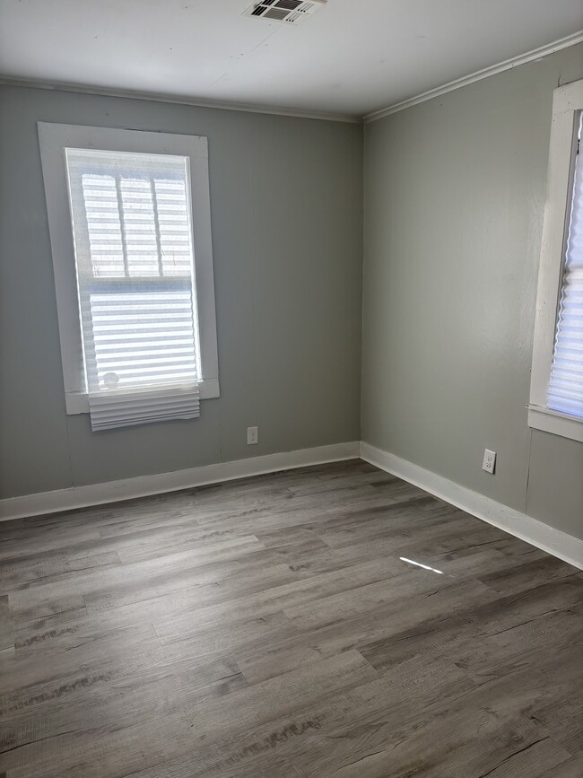 Photo - 801 N St Antoine St