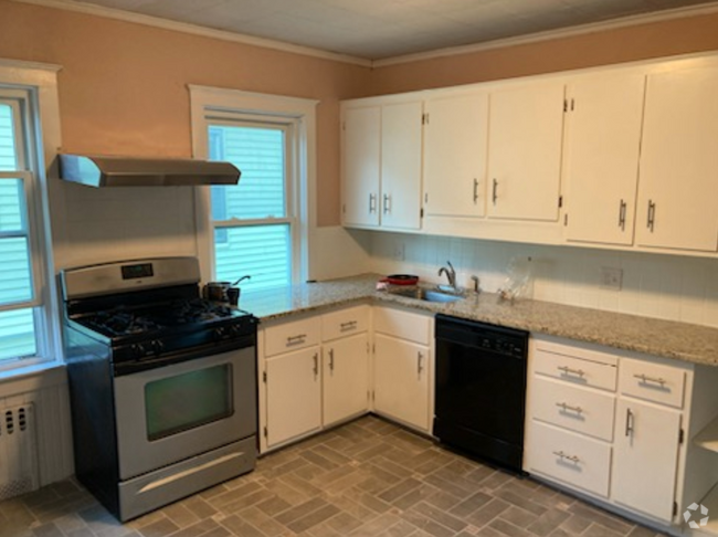 Building Photo - Brighton 3 Bed 2 Bath - September 1st Rental