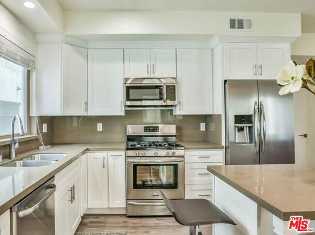 Photo - 1424 S Bentley Ave Unit 402