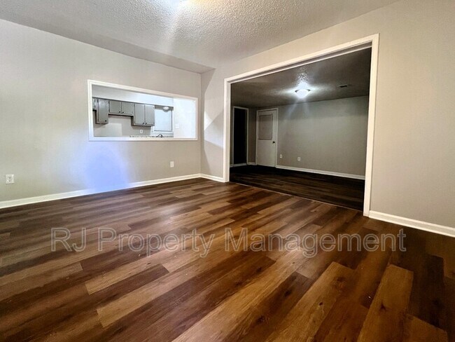 Photo - 609 Semple Ave