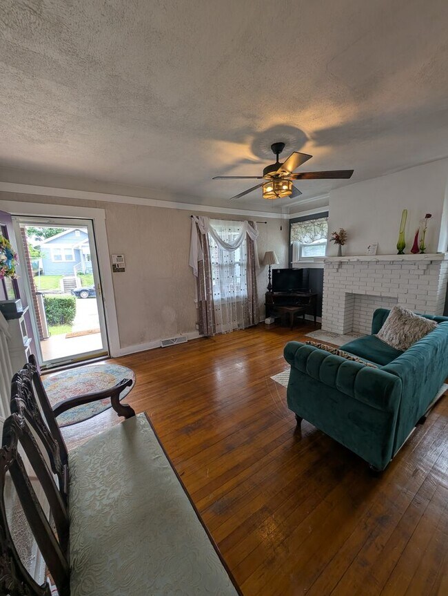 Photo - 2 Bed/1 Bath Home for Rent