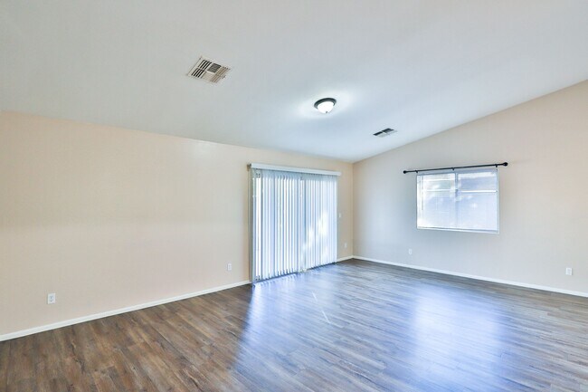 Photo - 16578 W Saguaro Ln