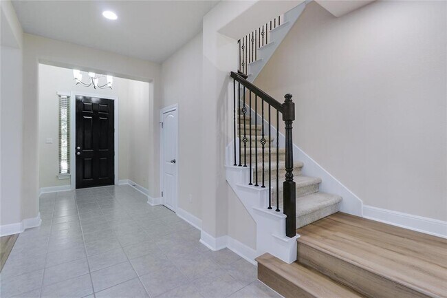 Photo - 3009 Silvergrass Cv