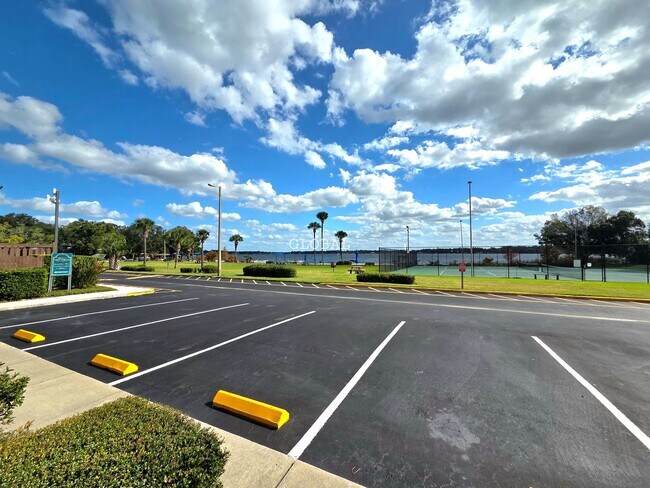 Photo - Lakefront First-Floor Condo in Camelot by ... Unidad N-13