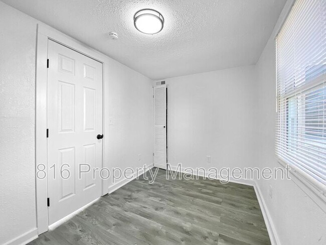 Photo - 4802 Locust Ave