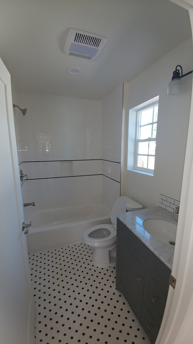 Photo - 10832 Odell Ave