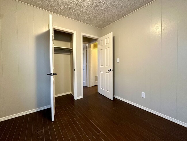 Photo - 1052 S Meridian Ave