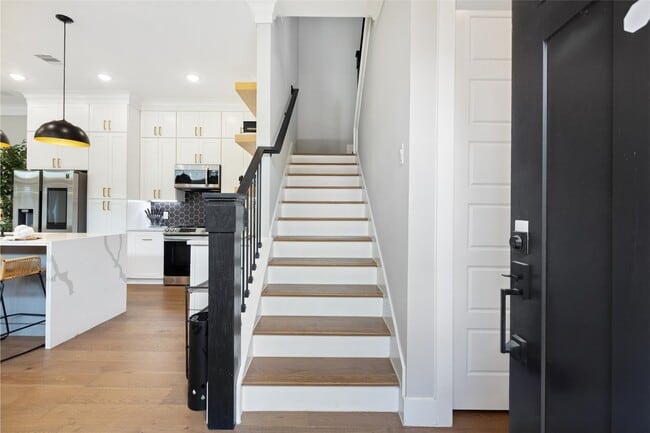 Photo - 7033 Avenue L