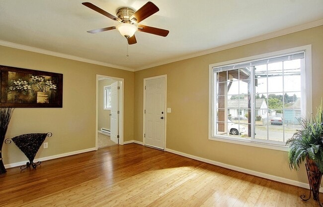 Photo - REST OF OCTOBER FREE >> Beautiful 4BR/2BA ...