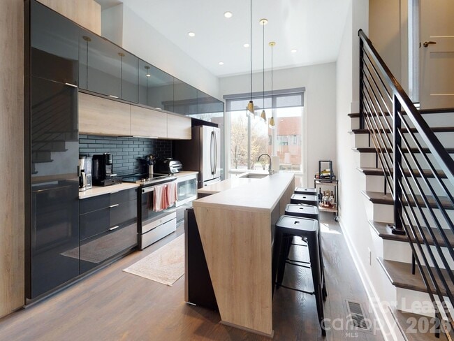Photo - 1070 Kenilworth Ave