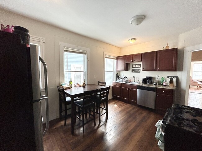 Building Photo - 74 Romsey St Unit 2 Rental