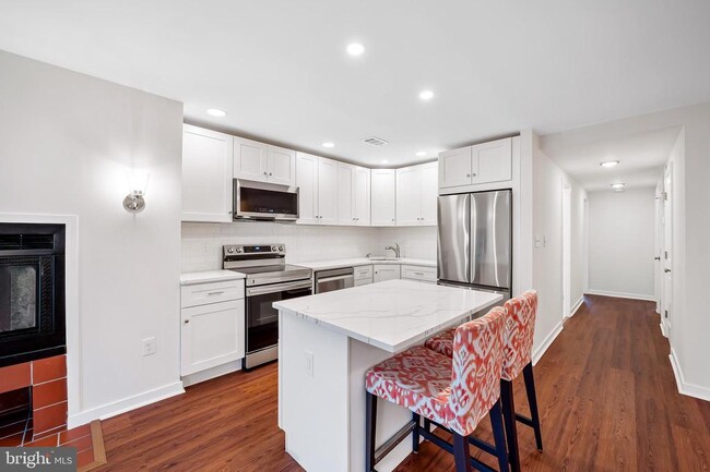 Photo - 134 W Barre St Apartment Unit R 33