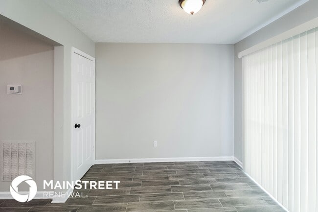 Photo - 6793 Creeks Edge Ct