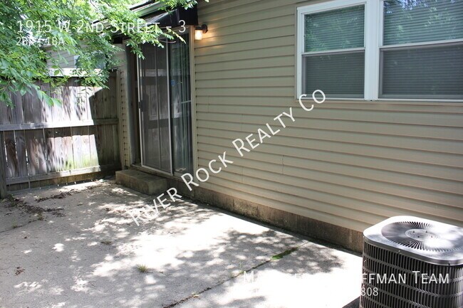 Photo - 1915 W 2nd St Unidad 3