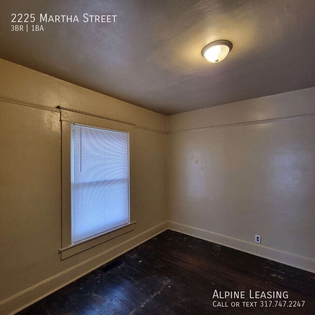 Photo - 2225 Martha St