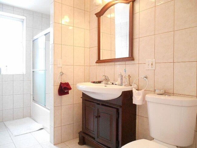 Photo - No Brokers Fee, Central BU Location! Walk to School, Central Campus. Central Heat/AC, Laundry on ...