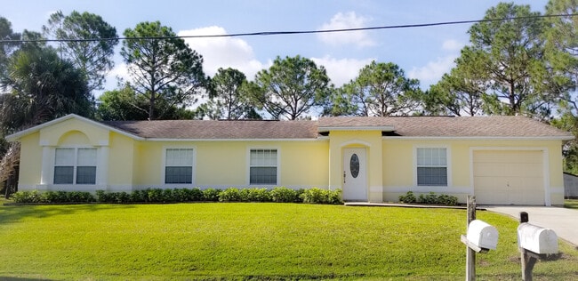 Building Photo - Charming 3 bed 2 bath house in Palm Bay