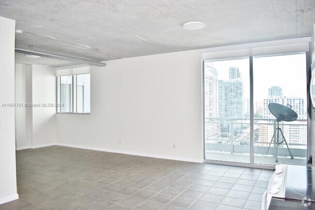 Building Photo - 690 SW 1st Ct Unit 2325 Rental