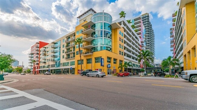 Building Photo - 1120 E Kennedy Blvd Unit 315