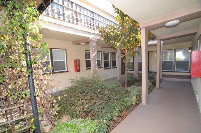 Photo - Adams Apartments...Newly Remodeled 1 Bedro... Unidad 4128 1/2