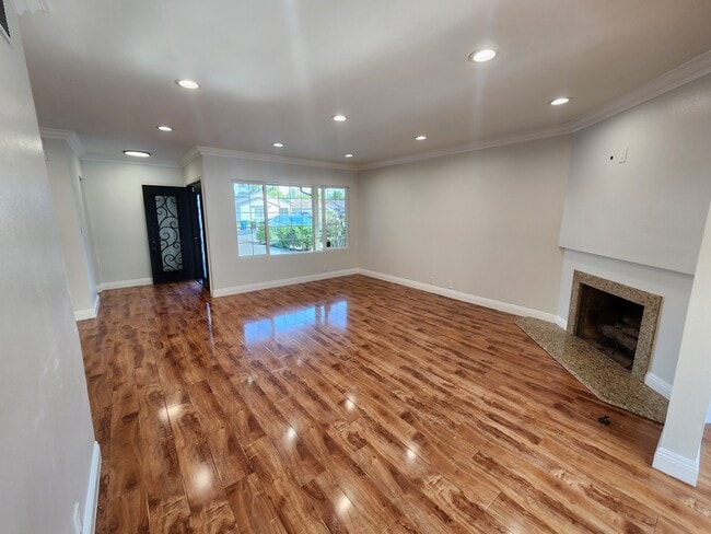 Photo - 13132 Hartland St