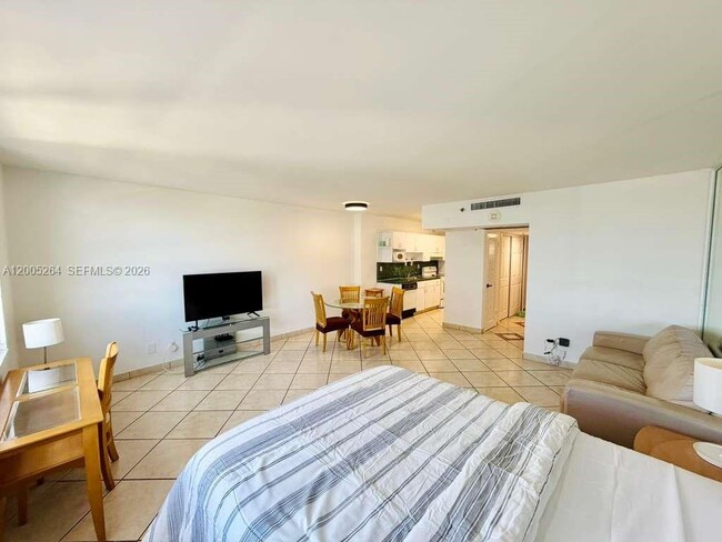 Building Photo - 100 Lincoln Rd Unit 731