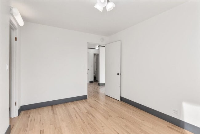 Photo - Walk to all that Downtown Queen Anne Offers! Unidad 301