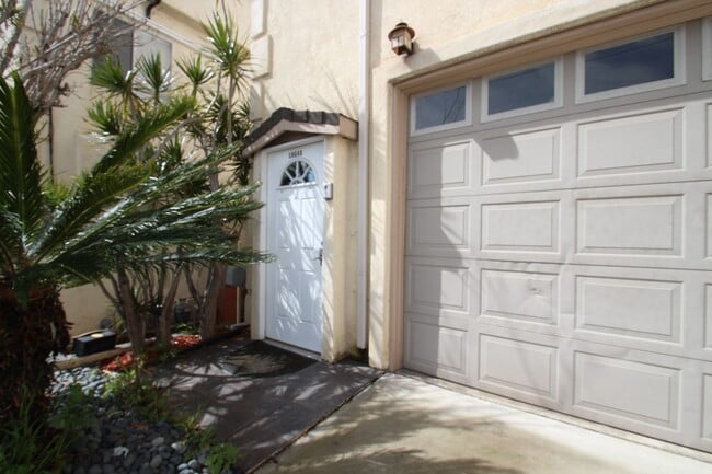 Photo - 5864-5864 Mildred St Unidad 5864 B Mildred St