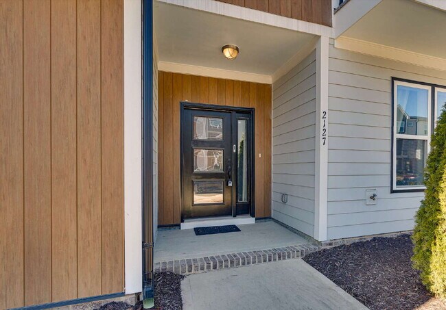Spacious 4-Bedroom Townhome in Wendell Falls