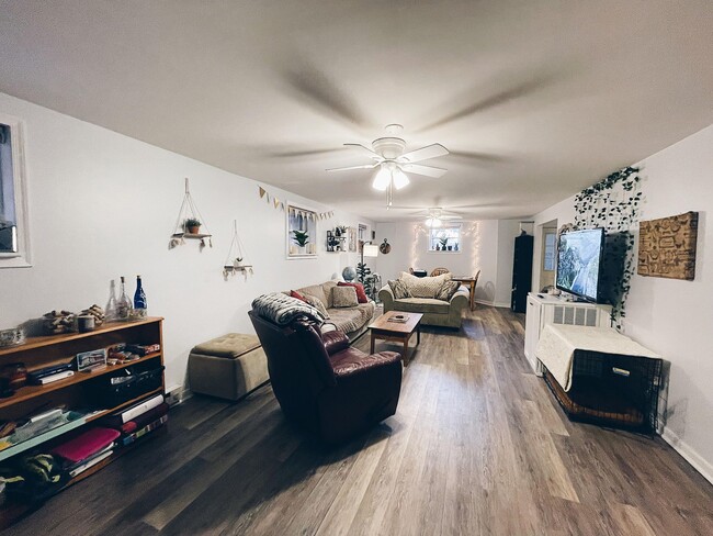 Main room - open living/dining - 4 N Arthur Ashe Boulevard Unidad Apt 1