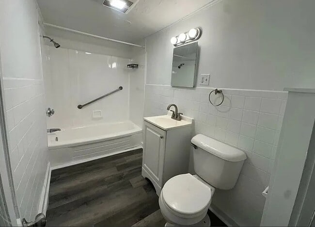 Photo - 34 Pleasant St Unidad 30-34 Pleasant