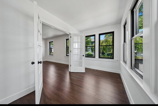 235 Elmwood Ave Unit 1