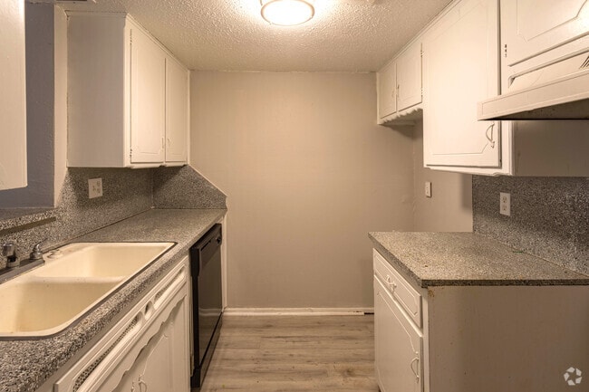 1BR, 1.5BA - 900SF
