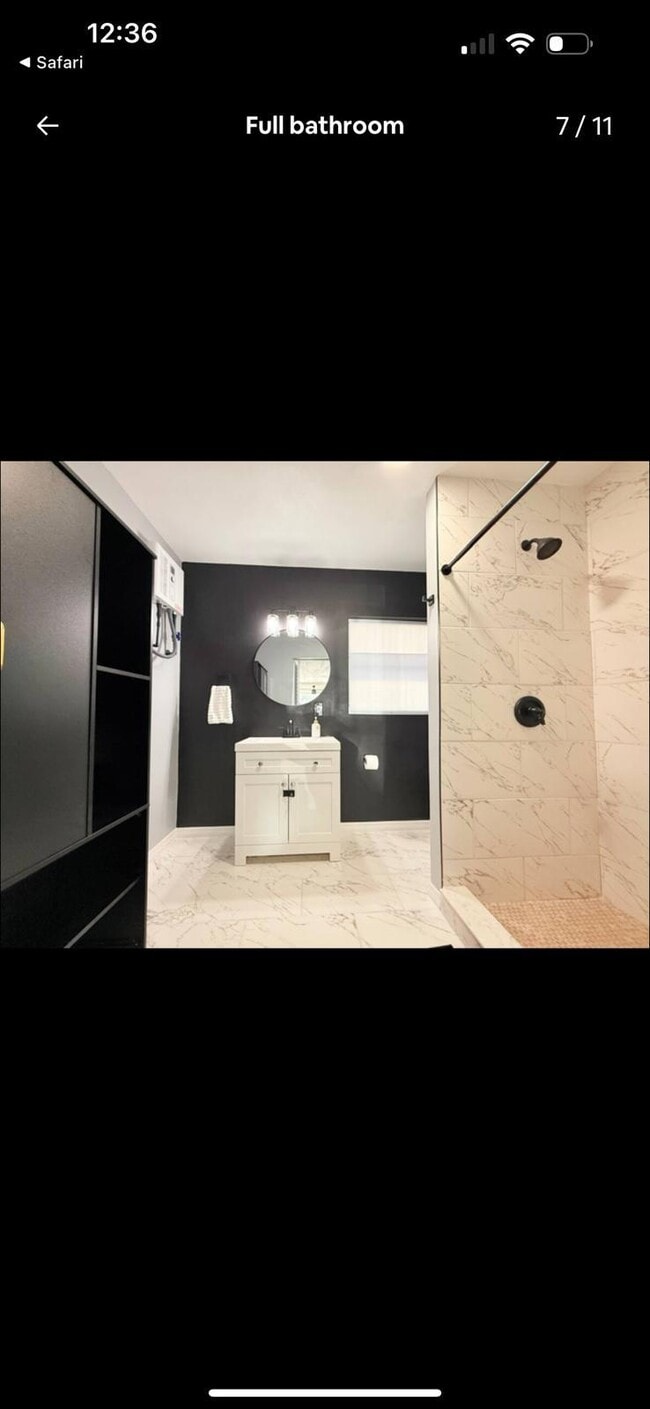 Building Photo - 904 15th St NE