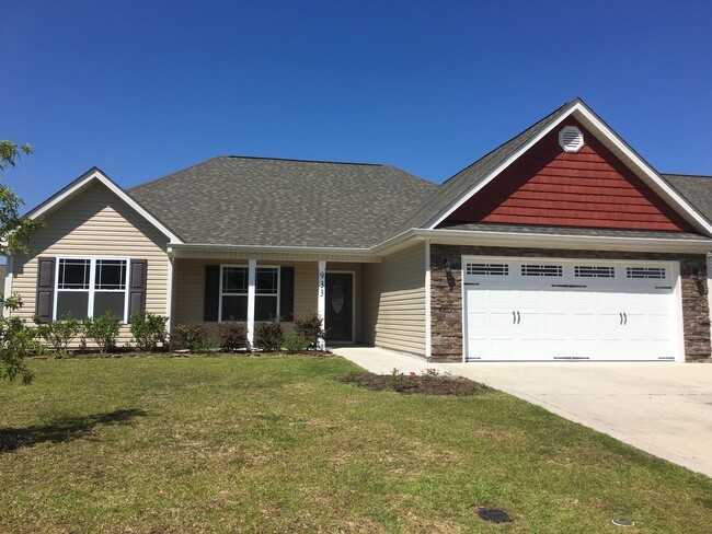 Building Photo - Gorgeous Carolina Plantation Home!