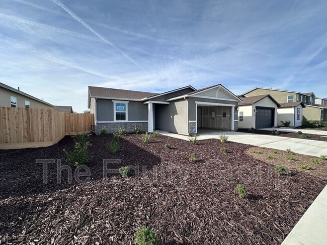 Building Photo - 2405 N Fontana St