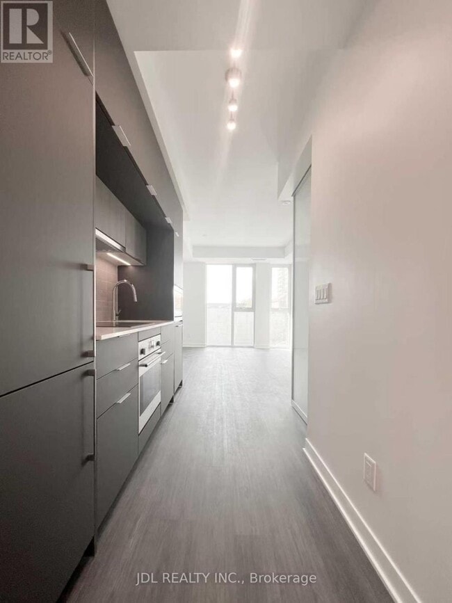 Photo - 185 Alberta Ave Unit 313