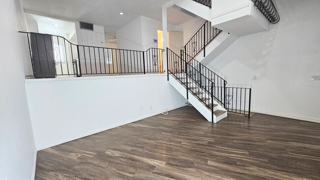 Photo - 1139 W Badillo St