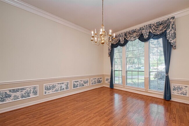 Photo - 4502 Devonshire St