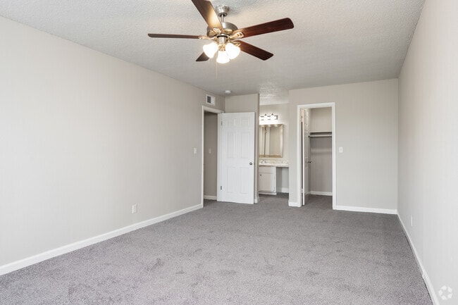 3HAB, 2BA - 1420 ft² - Dormitorio principal - Highpointe Apartments