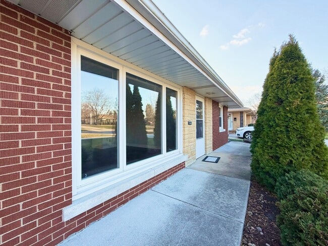 Photo - 1616 Mayfield Ave