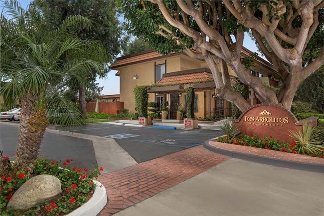 Los Arbolitos Apartments, Huntington Beach - Los Arbolitos Apartments, Huntington Beach