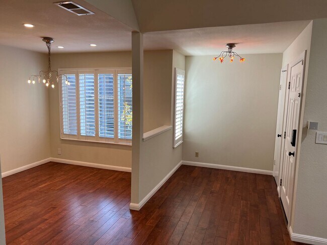 Photo - Palo Alto -Updated 3 Bedroom Condo In A Highly Sought After Neighborhood
