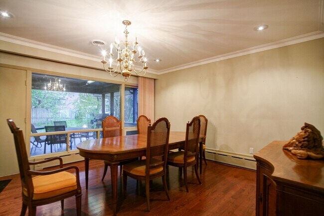 Photo - 16 Carousel Ct