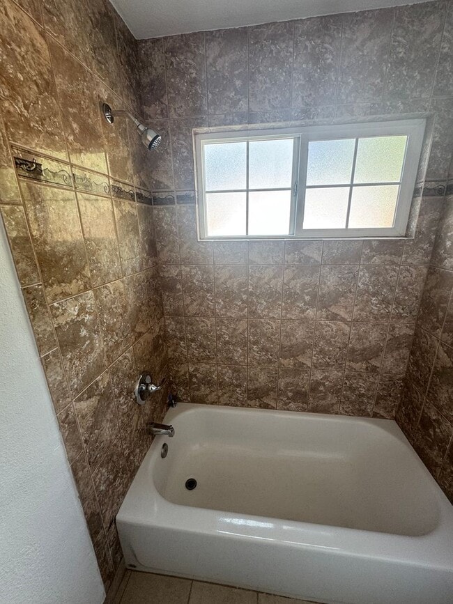 Photo - 677 Whyte Ave Unit 677 Whyte Avenue