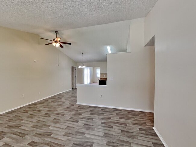 Photo - Spacious 3/2