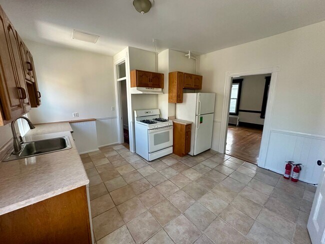 Photo - SPACIOUS OAK SQUARE 3 BED! NO BROKER FEE!