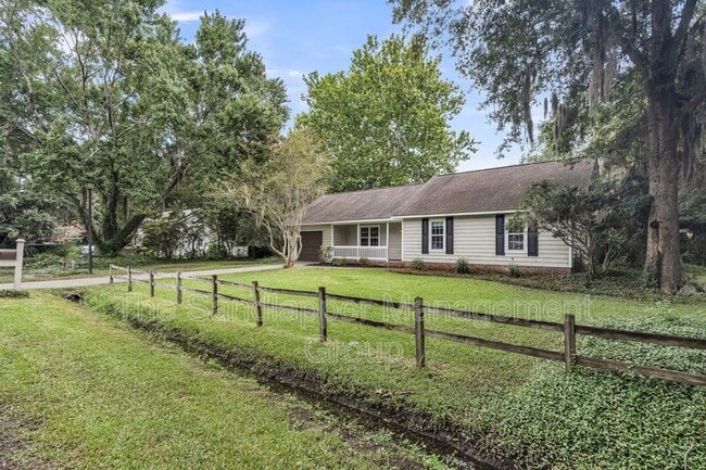 Photo - 18 Paddlecreek Ave